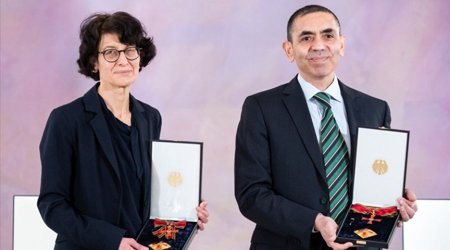 Uğur Şahin ve Özlem Türeci’ye Almanya madalya verdi