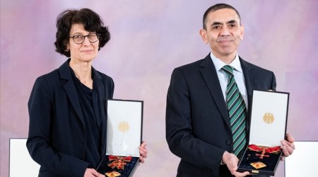 Uğur Şahin ve Özlem Türeci’ye Almanya madalya verdi