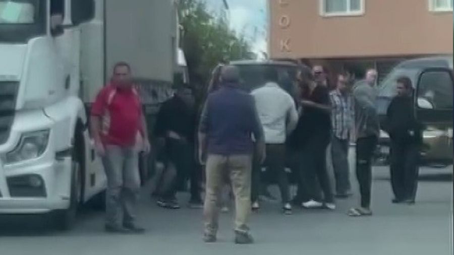 Ümraniye'de yol verme kavgası