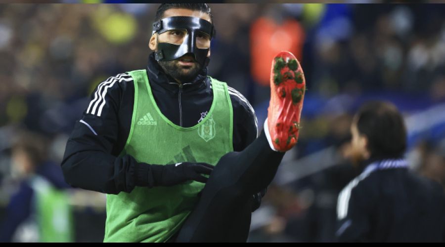 Umut bileğinden sakatlandı