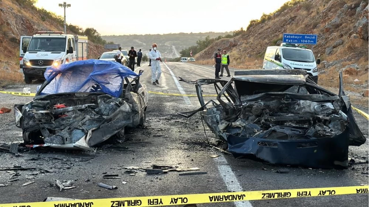 �niversite kayd� i�in ��kt�klar� yolda yanarak can verdiler