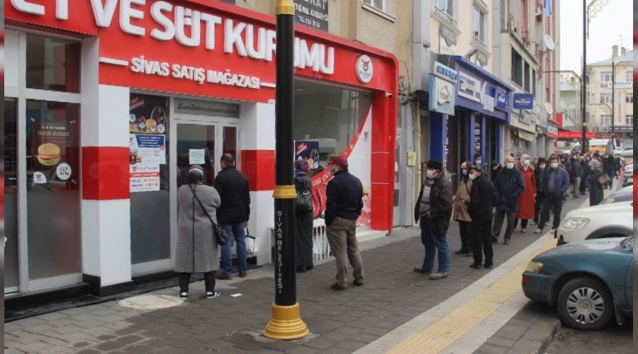Uygun fiyatlı et kuyruğu pandemiyi unutturdu