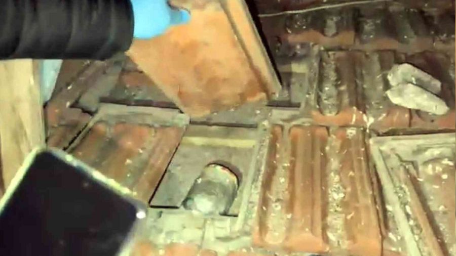 Uyuşturucuyu çatıdaki kiremitlerin altına zulalamışlar