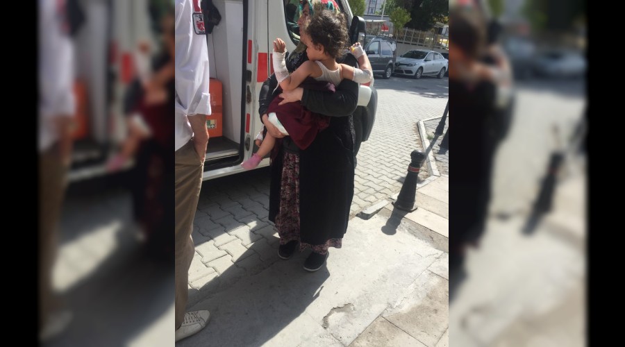 Üzerine kaynar süt dökülen çocuk öldü