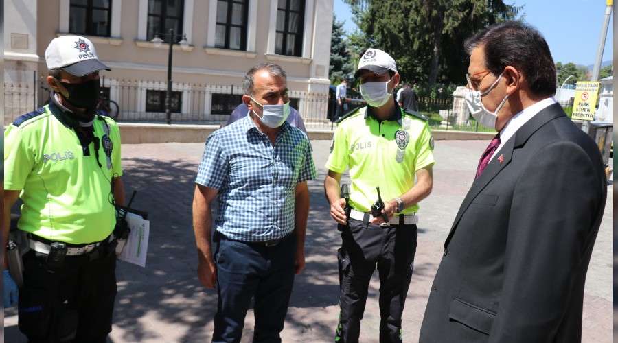 Validen vatanda�lara 'taziye' uyar�s�