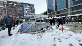 Van'da i��ilerin eylem �ad�r� kar ya���� nedeniyle ��kt�