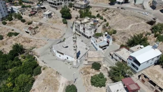Vatandaşlar 1375 yaşındaki camide ibadetlerini eda ediyor