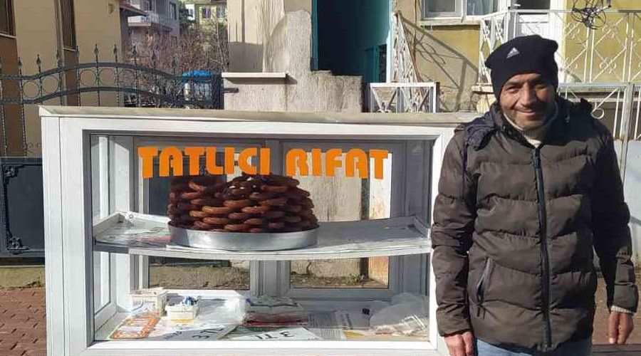 Vicdansızlar seyyar satıcının tatlılarını çaldı