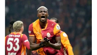 Victor Osimhen bu sezonki gol saysn 11'e kard