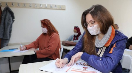 Yabancı vatandaşlar Türkçeyi ATASEM'de öğreniyor