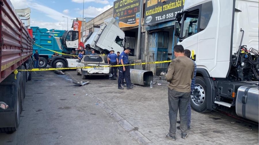 Yak�t tank� patlad�: 4 yaral�