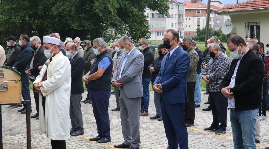 Yaln�z ya�ad��� evinde �l� bulundu 40 milyonluk servetini e�itime ba���lad�