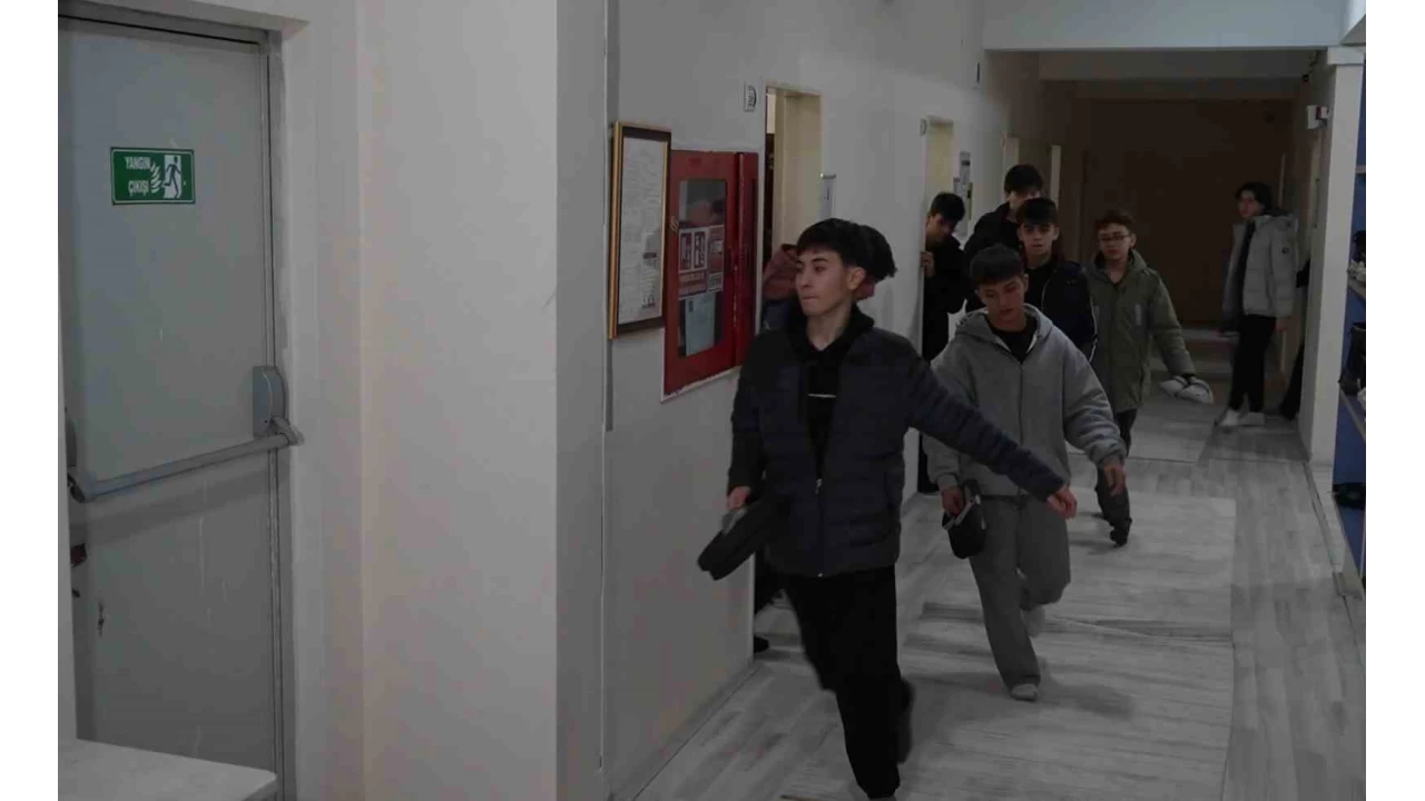 Yangın alarmı çaldı, öğrenciler harekete geçti: Pansiyonlu okullarda eş zamanlı tatbikat