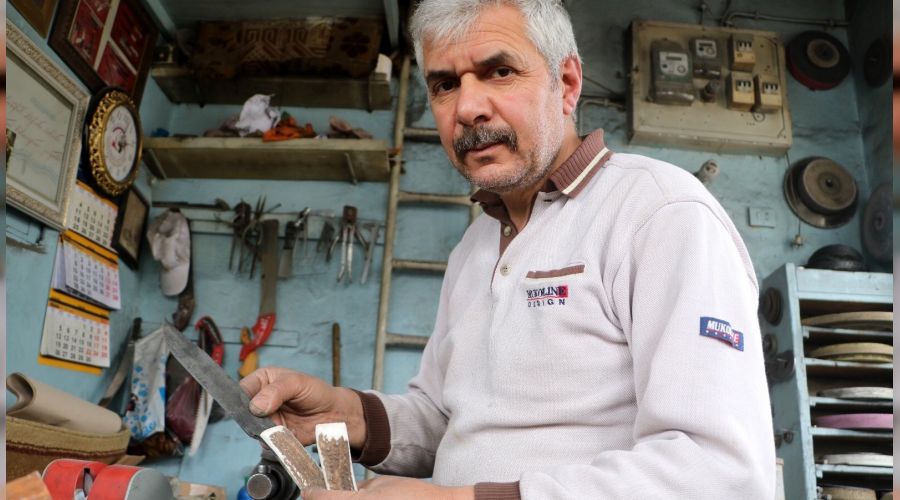 Yaptığı bıçaklar çiviyi kesebiliyor
