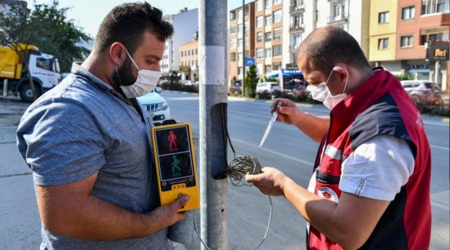 Yaya geçitlerindeki butonlar artık temassız