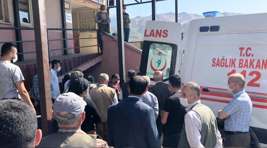 Yedi�i salatal�k y�z�nden ya�am m�cadelesi veriyor