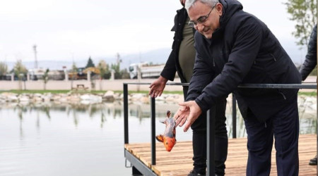 Yedigöller'e Koi balığı bırakıldı