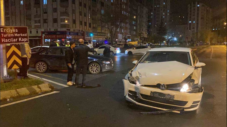 Yeni ald��� otomobiliyle kaza yapan s�r�c� g�zya�lar�na bo�uldu