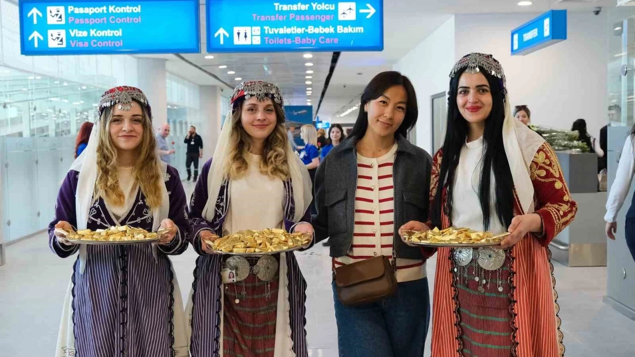 Yenilenen Antalya Havalimanı ilk yolcularını karşıladı