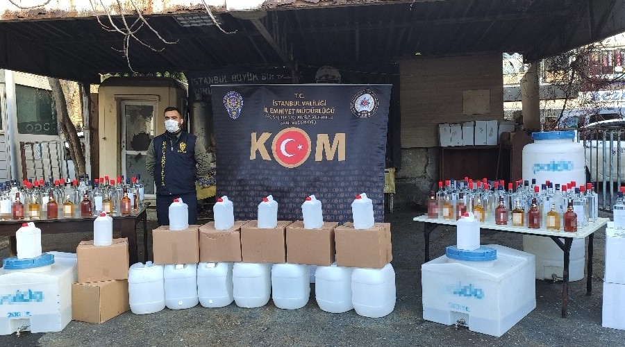 Yılbaşı öncesi İstanbul'da 1.5 ton kaçak içki ele geçirildi