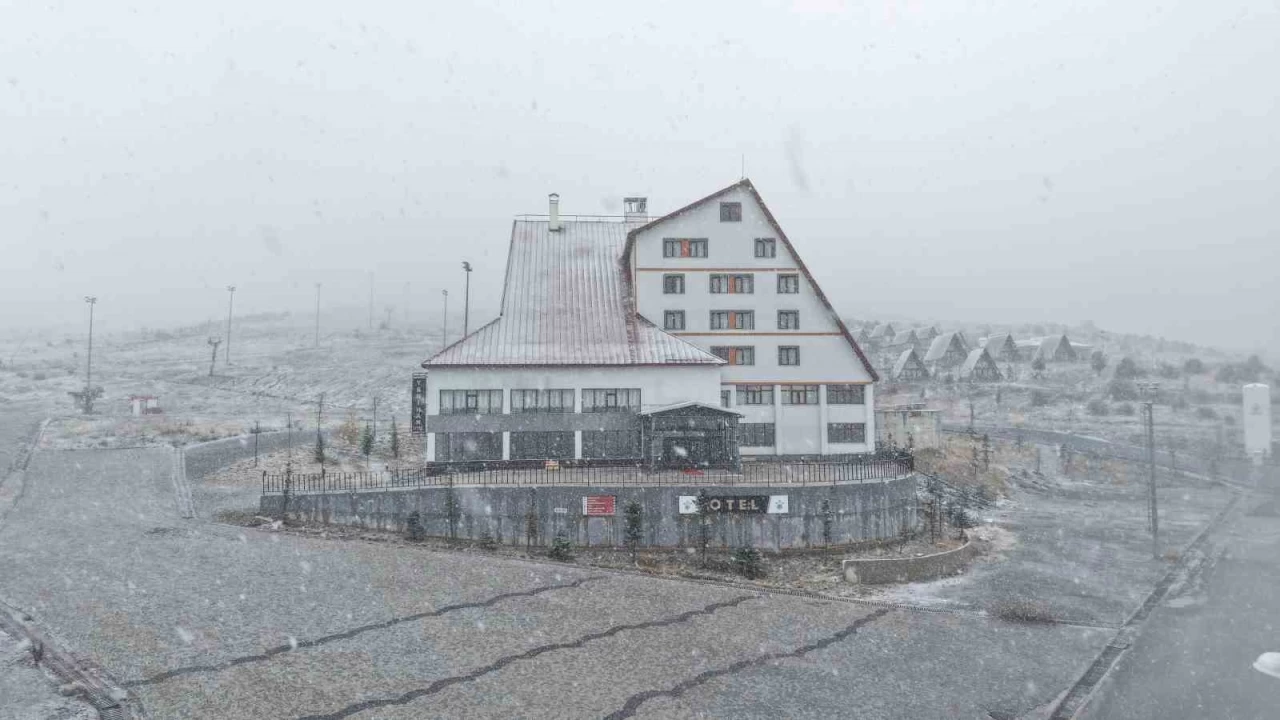 Yldz Da beyaz gelinliini giydi, kayak merkezi havadan grntlendi