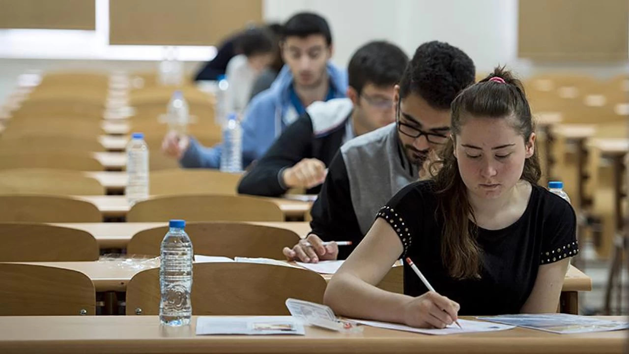 YKS'de şampiyonların tercihi mühendislik ve hukuk oldu
