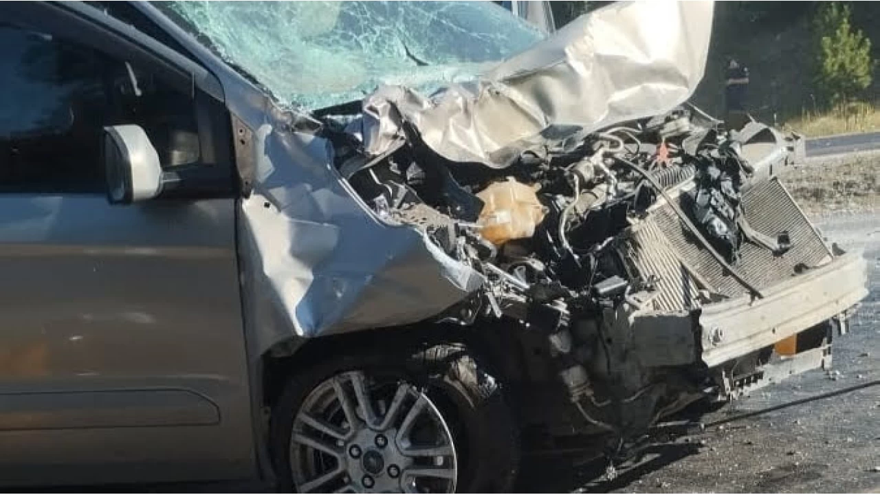 Yozgat'ta otomobil ve hafif ticari ara� �arp��t�: 9 yaral�