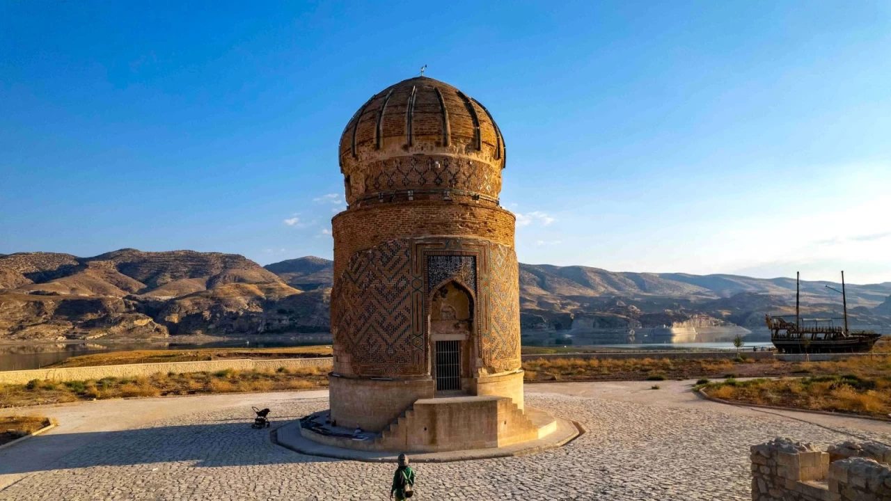 Zeynel Bey Trbesi: Akkoyunlu mirasnn mimari yansmas