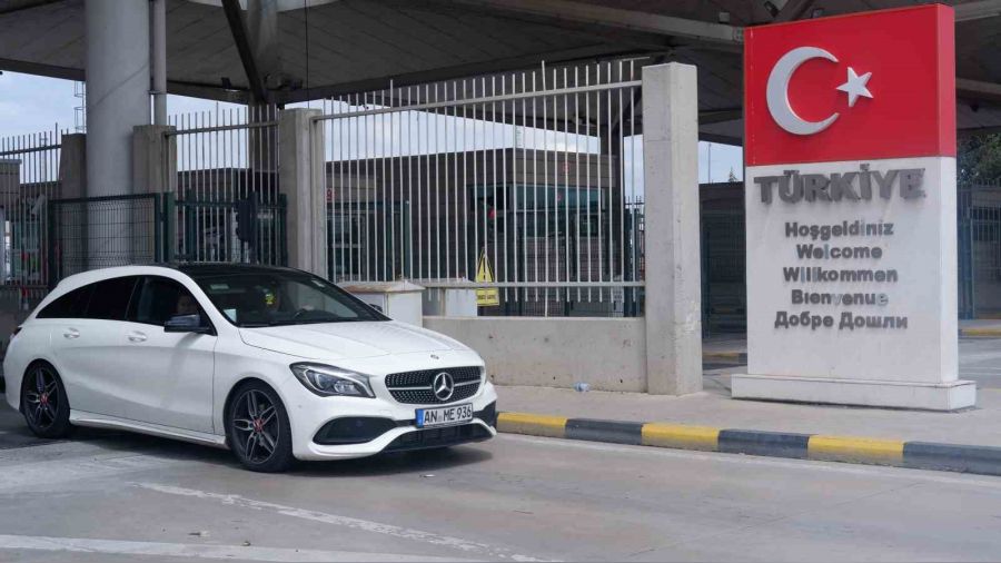 1 Euro 25 TL... Gurbetçilerin bayram için Türkiye'ye girişleri başladı