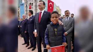 23 Nisan töreninde İmamoğlu'nun yanındaki çocuğun kimliği ortaya çıktı