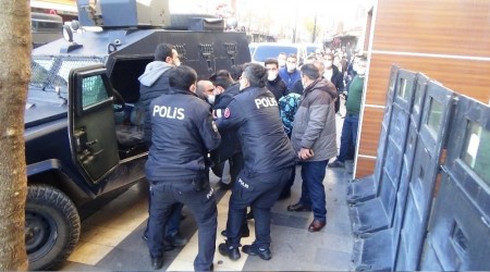 3 yaşındaki kızı küpesi için kaçırmaya kalktılar