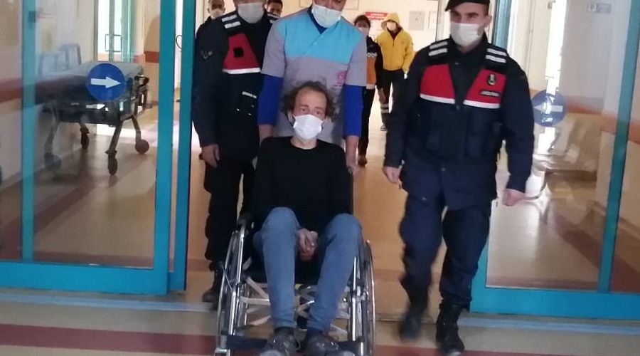 4 gün çimen yiyerek hayatta kaldı