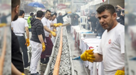 40 metrelik kebap hemen tkendi 