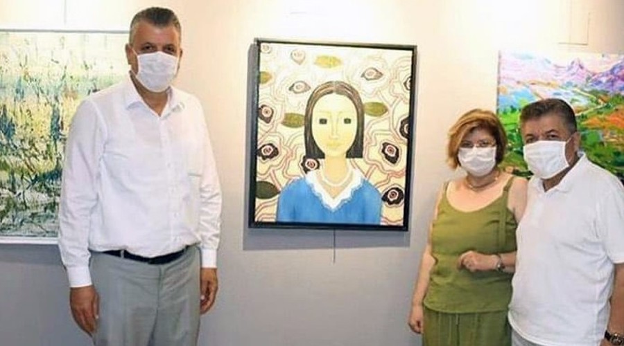 40 sanat�� karma sergide bulu�tu