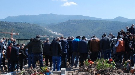 5 aylık hamileyken öldürülen Sezen defnedildi