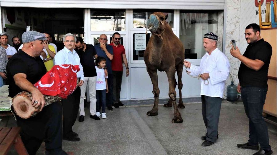 700 yıllık 'kütük atma' geleneğini yaşatıyorlar