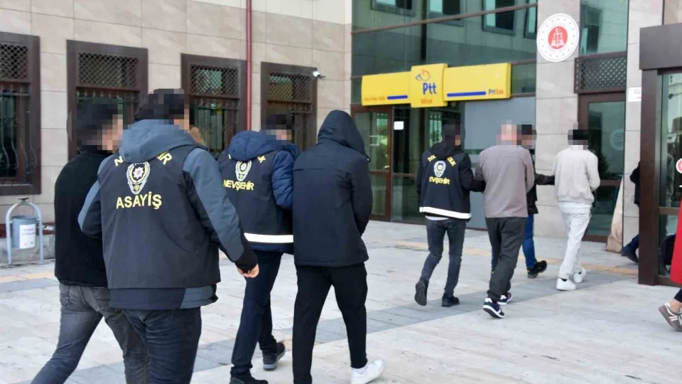 8 milyon TL'lik vurgun yapan sahte polis ve savc�lar yakaland�