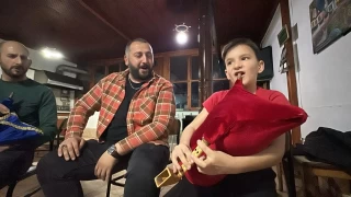 8 yandaki tulumcu kendine hayran brakt