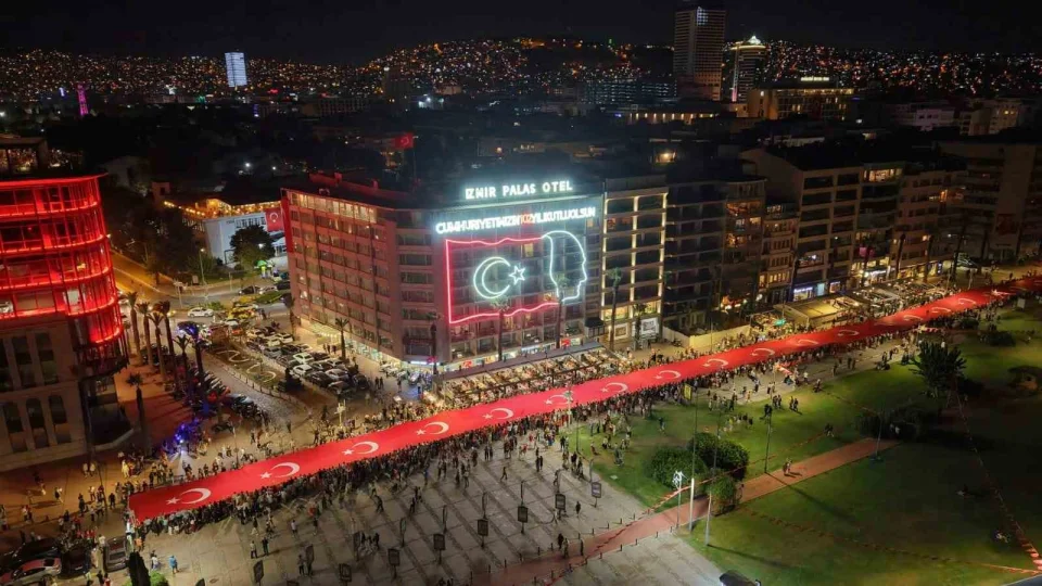 9 Eyl�l co�kusu fener alay�yla son buldu