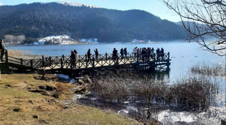 Abant'ta güneşli havanın tadını çıkardılar