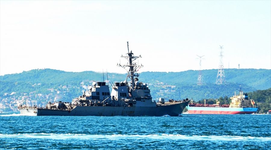 ABD savaş gemisi İstanbul Boğazı'ndan geçti