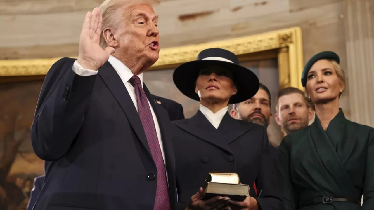 ABD'den Trump yemin ederek g�reve ba�lad�