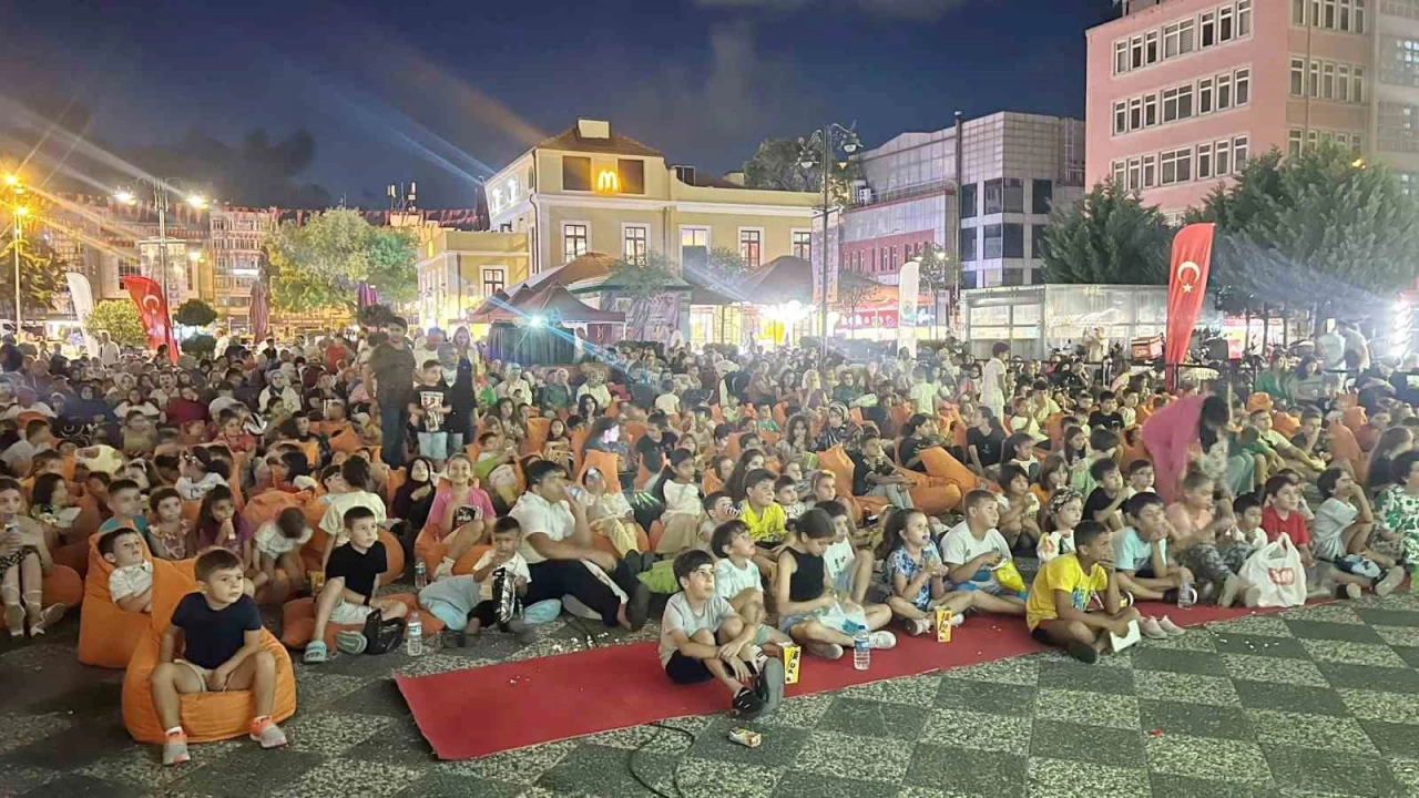 A��k Hava Sinema Festivali'ne yo�un kat�l�m