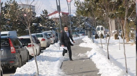 Adaylar ALES'e girebilmek için eksi 18 derecede koştular