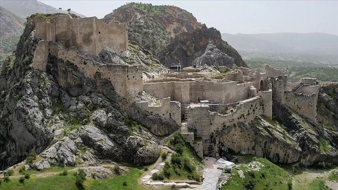 Adıyaman Kalesi'nde şaşırtan keşif! Tarihe ışık tutan 7 gizem ortaya çıktı
