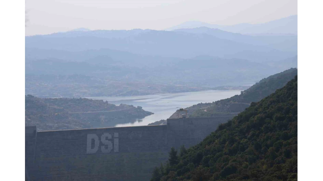 Adnan Menderes Baraj�'nda doluluk seviyesi y�zde 12'ye d��t�