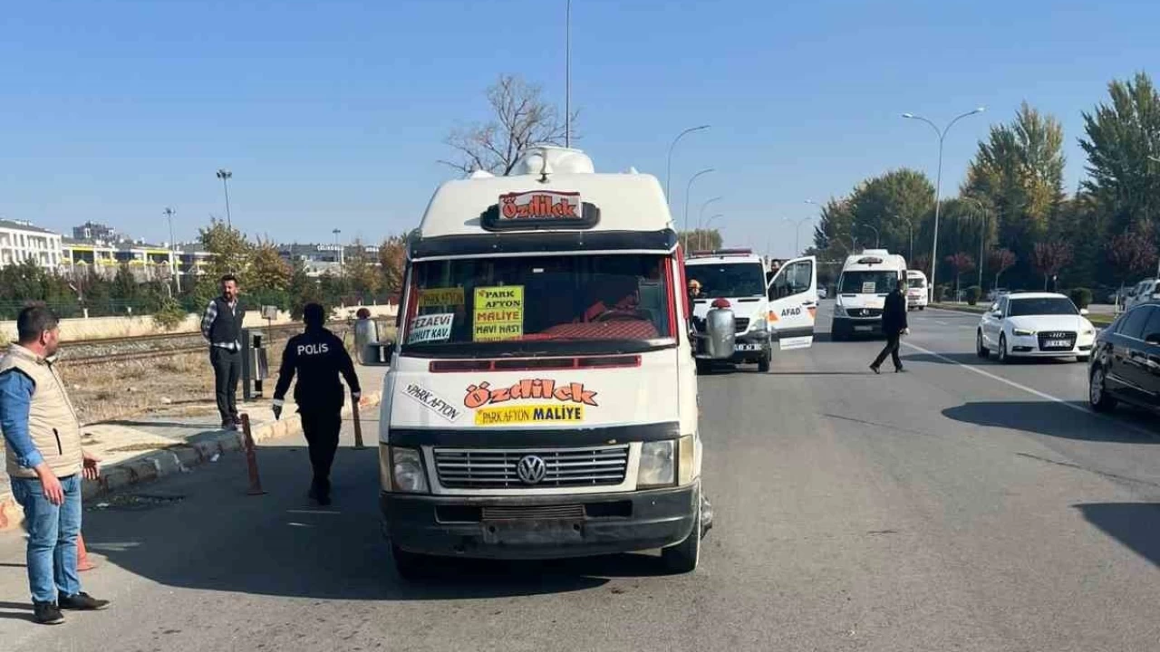 Afyonkarahisar'da ayn� dolmu�la ikinci facia