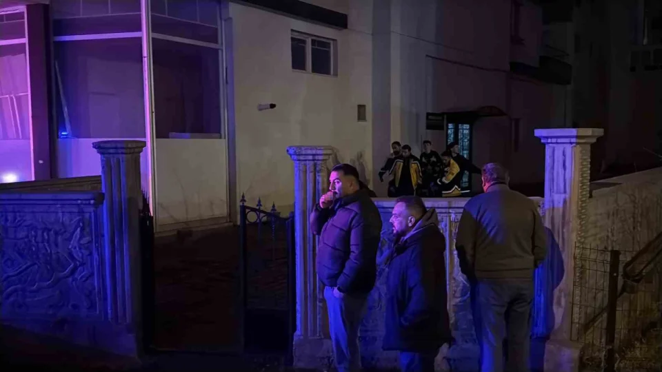 A�abeyini ve babas�n� �ld�ren 15 ya��ndaki zanl� tutukland�