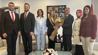 AK Parti heyetinin CHP'ye bayram ziyaretinde 'İsrail ile ticaret' polemiği