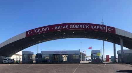 Aktaş sınır kapısından Türk ve Azeri tırların geçişine izin verilmiyor